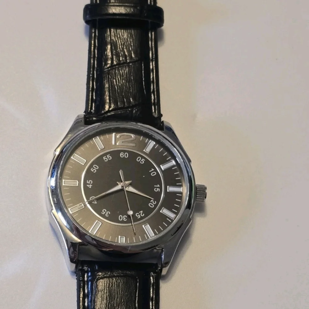 Sergio Valente + Silver Tone Quartz Watch LOT (2 Watches) For Parts Or Repair